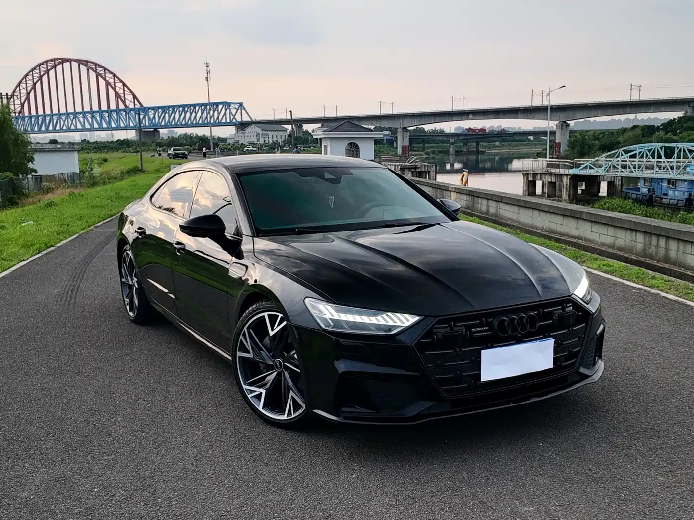 Audi A7L 2023 45 TFSI quattro S-line Black Warrior Edition фото 3