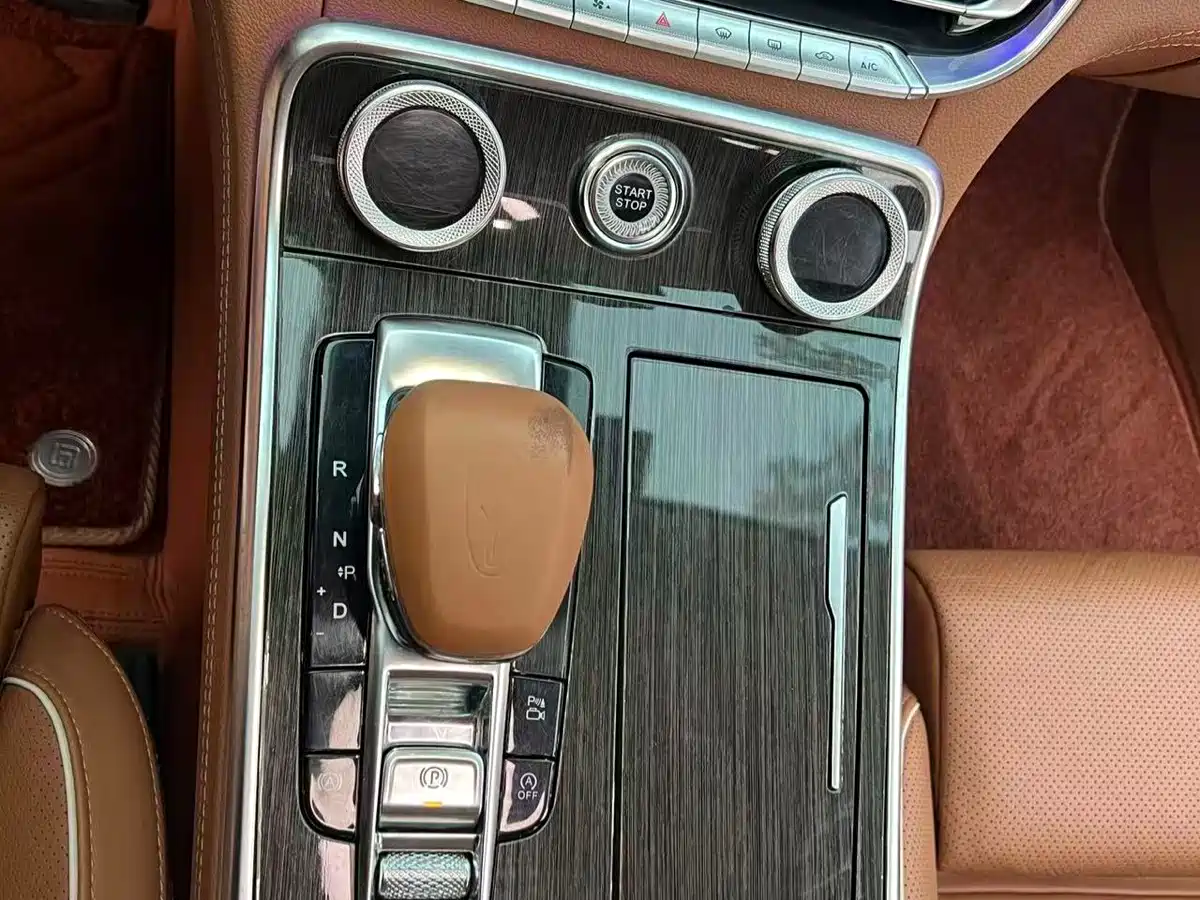 Hongqi H9 2022 2.0T Smart Connect Flag Enjoy Edition фото 10