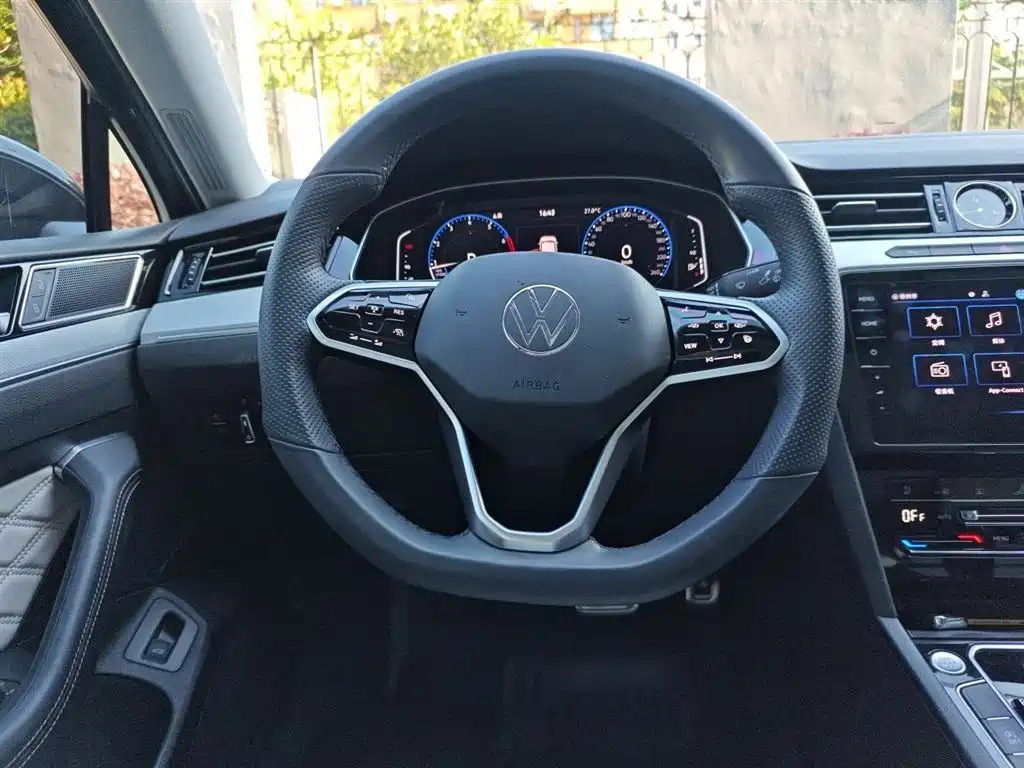 Volkswagen Magotan 2023 Model 2 Million Commemorative Edition 330TSI DSG Luxury фото 6