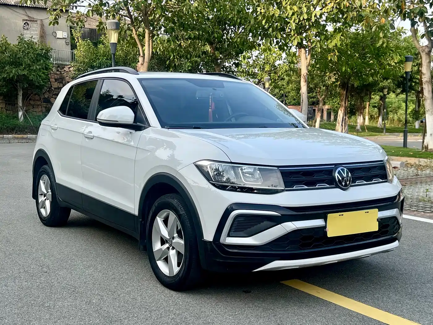 Photo 3 - Volkswagen T-Cross