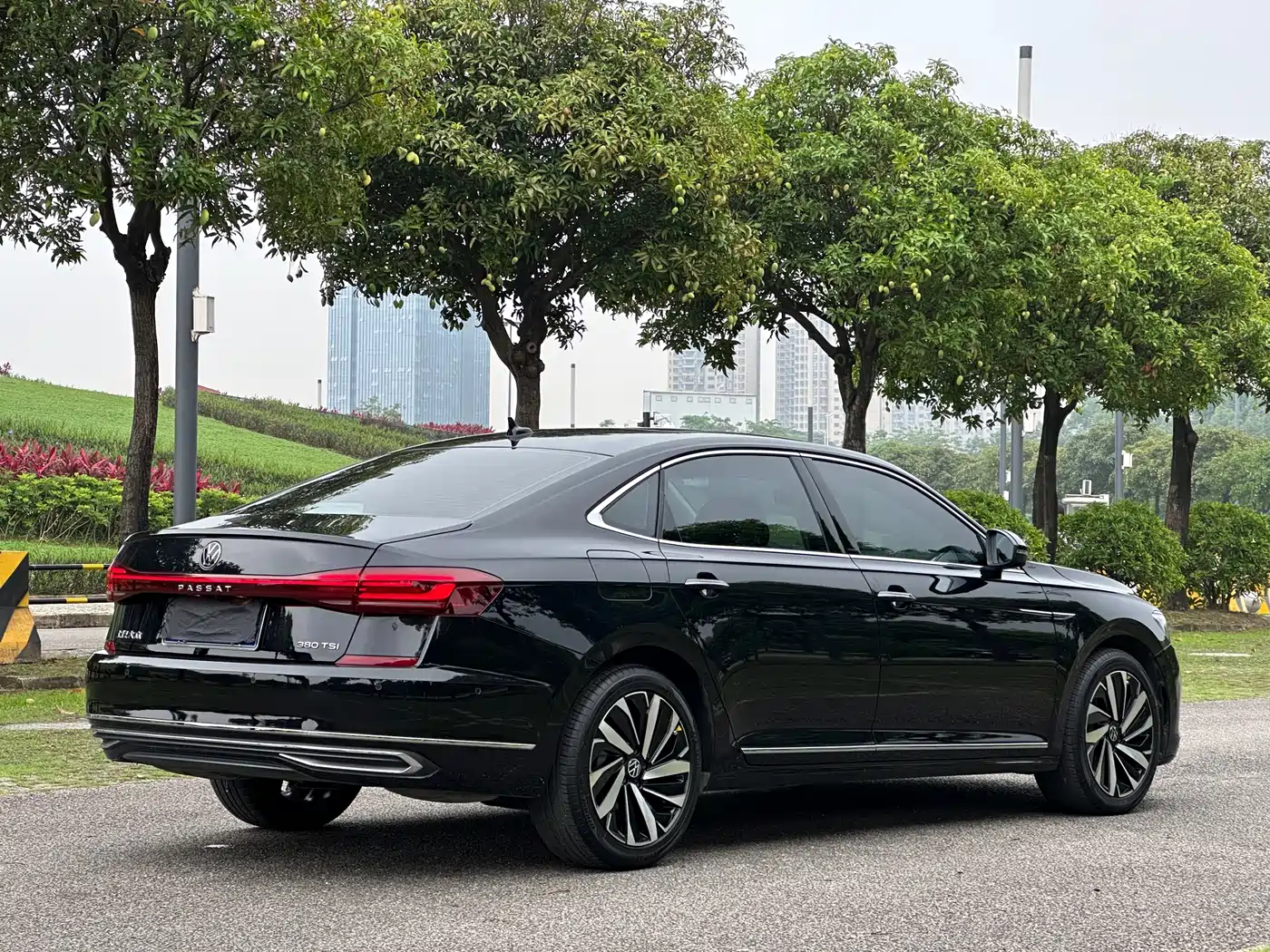 Volkswagen Passat 2024 380TSI Dragon Glory Edition фото 5