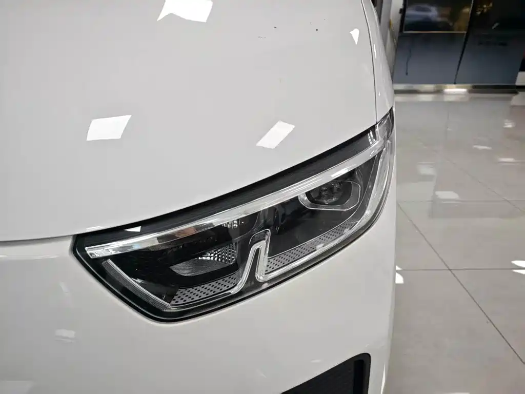 Wuling Motors Wuling Yangguang 2026 2024 300km Practical Enclosed Window Version 60kW
