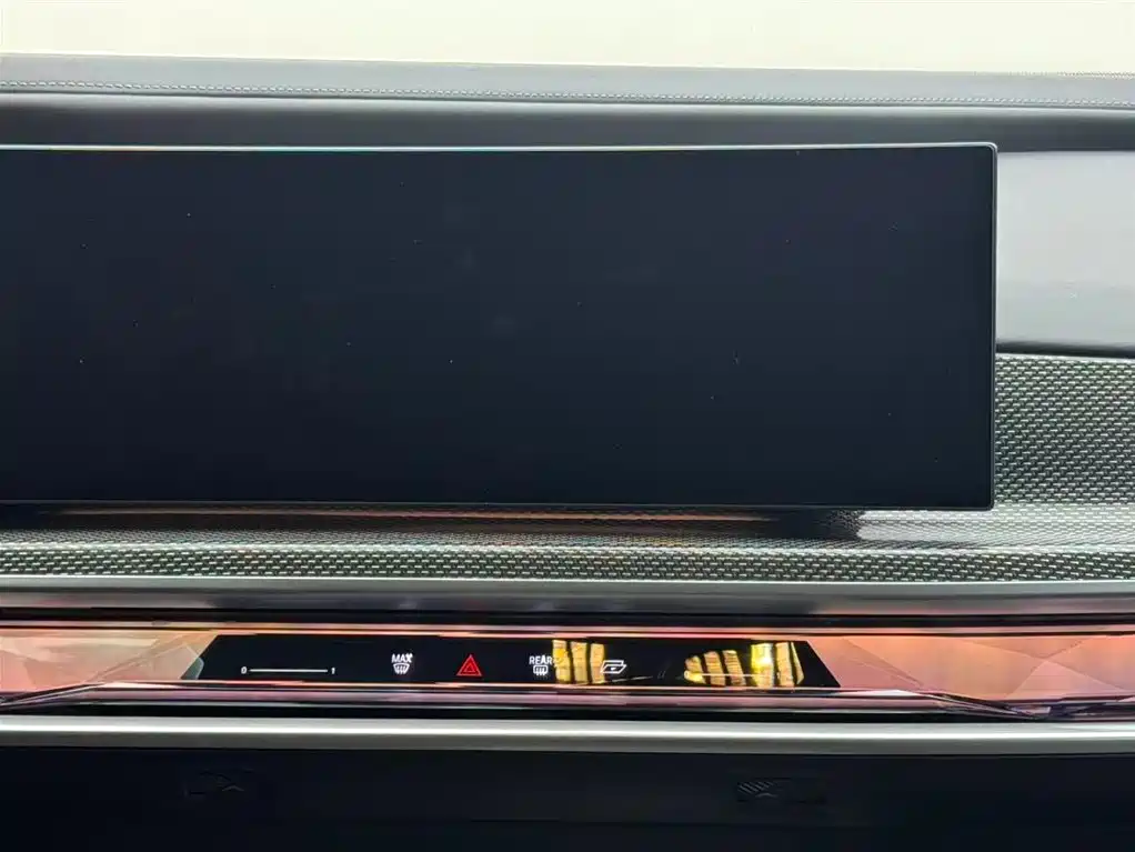 Photo 13 - BMW i7 M70L