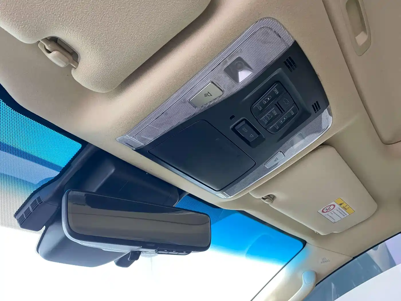 Toyota Alphard 2019 Hybrid 2.5L Premium Edition фото 27