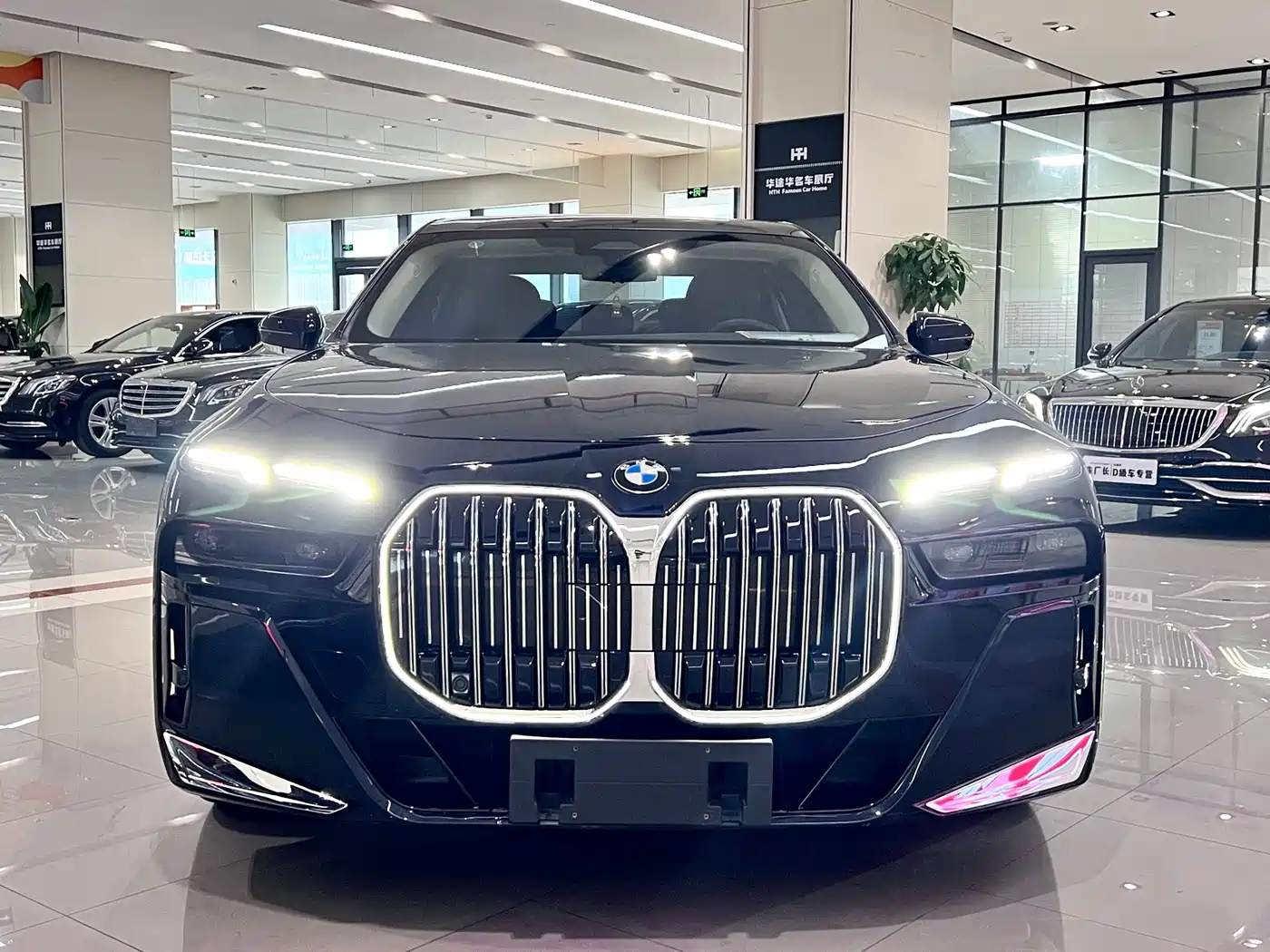 BMW 7 Series 2023 Model 735Li M Sport Package фото 2