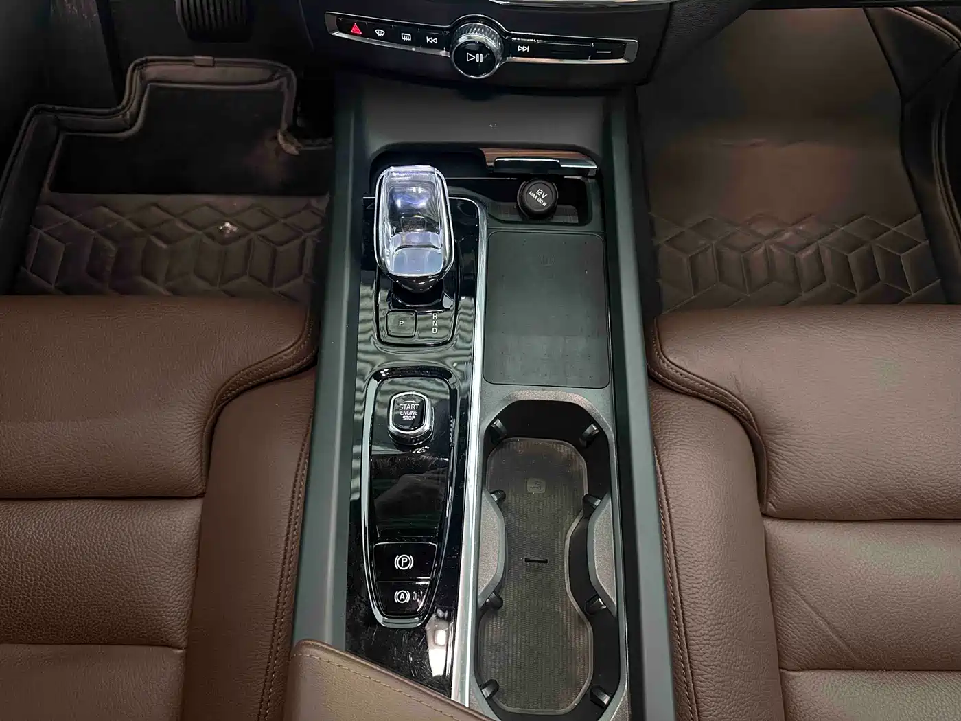 VOLVO XC60 PLUG IN HYBRID