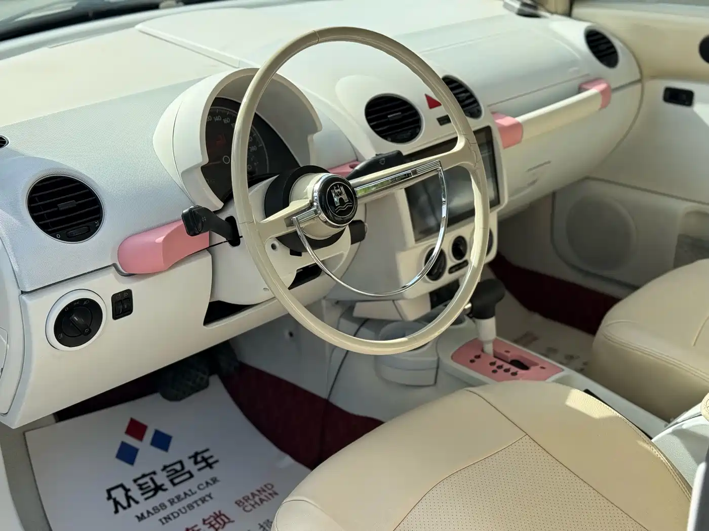 Volkswagen Beetle 2010 Model 1.6 AT фото 6
