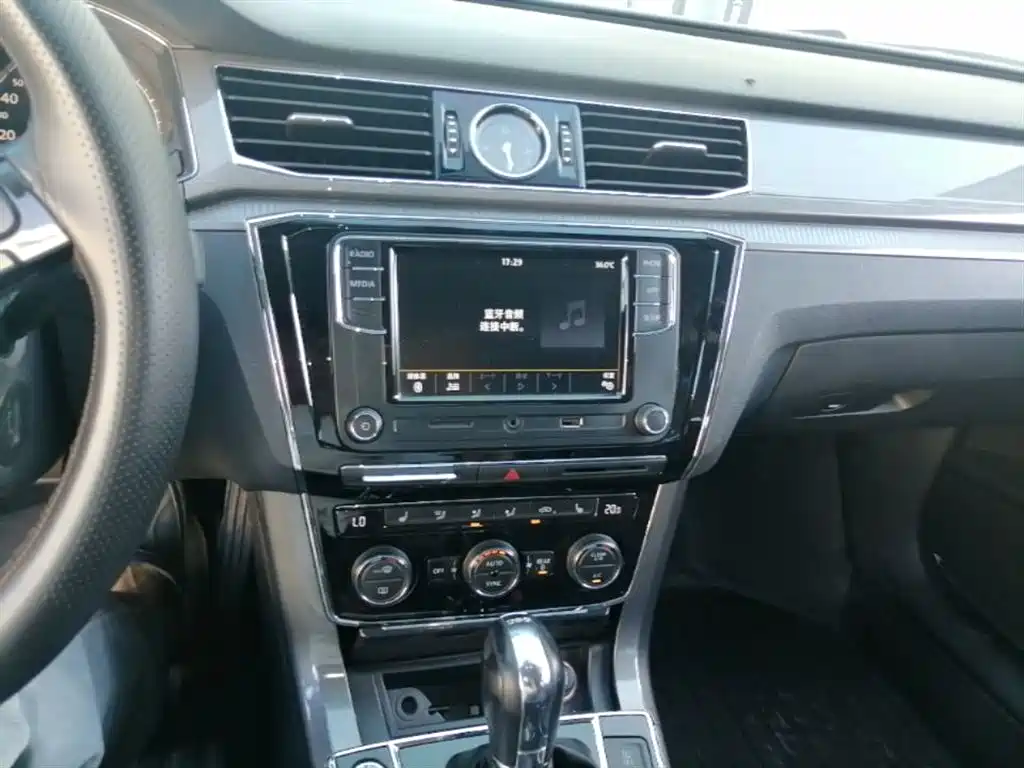 Volkswagen Passat 2017 330TSI DSG Prestige фото 20