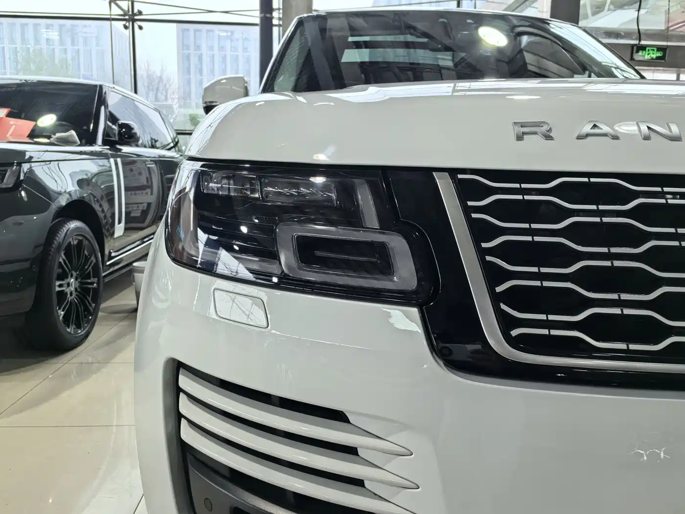 Land Rover Range Rover 2019 3.0 SC V6 Heritage Extended Edition фото 5