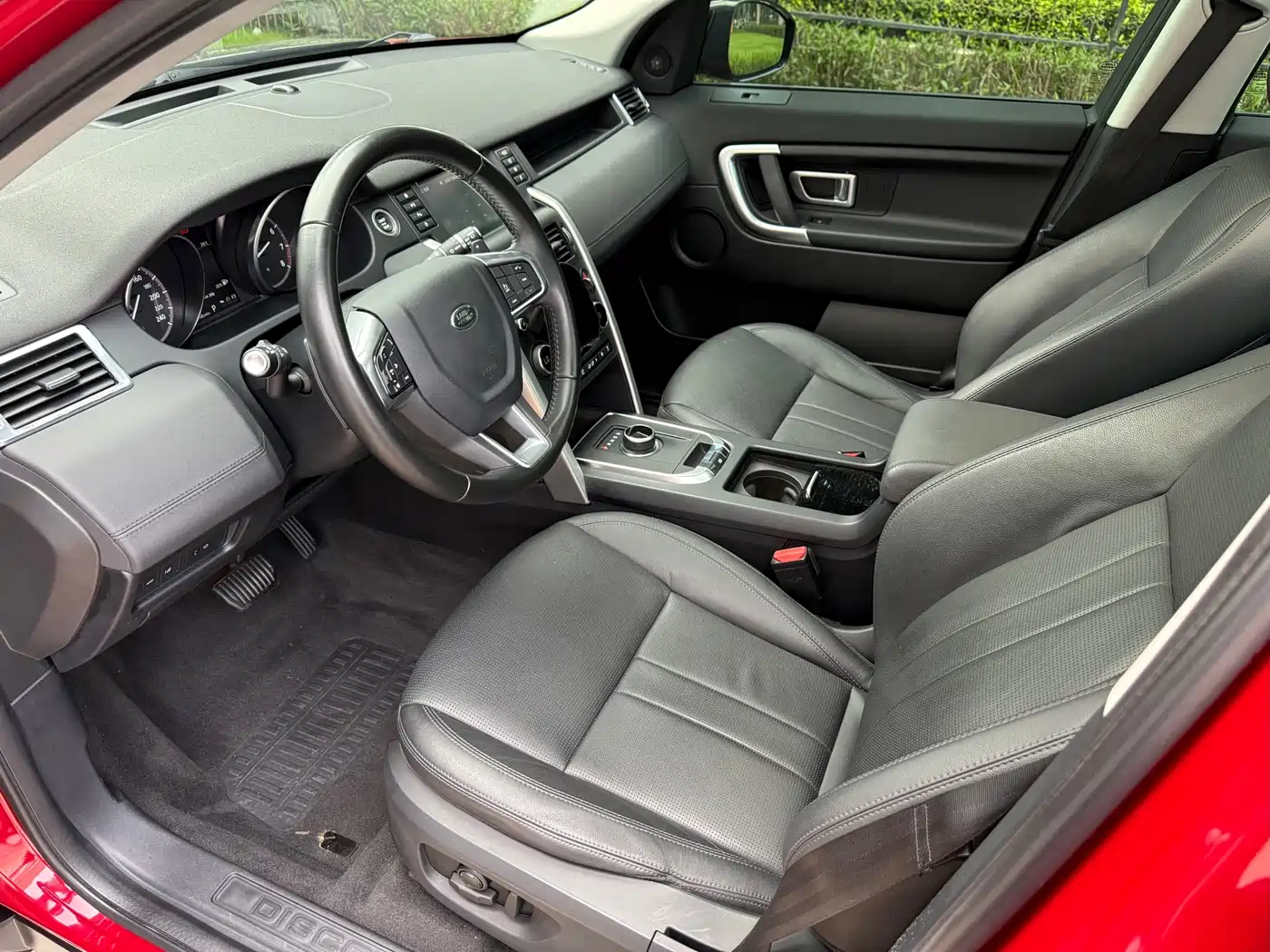 Land Rover Discovery Sport 2018 240PS SE Edition фото 17