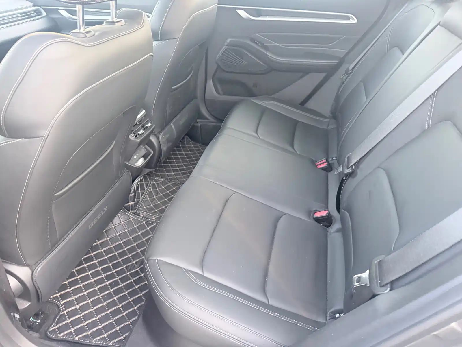 Фото 5 - Geely Emgrand