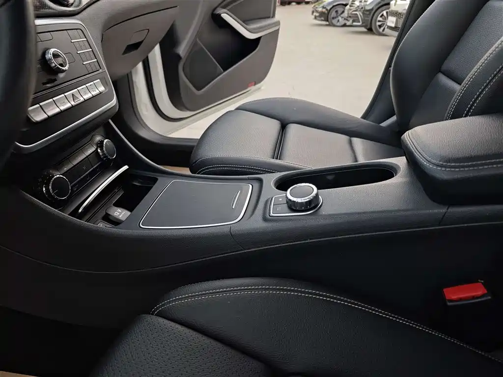 Mercedes-Benz GLA 2018 GLA 200 Fashion фото 16