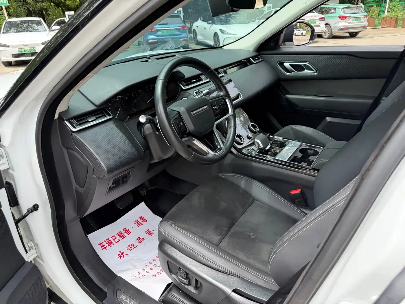 Photo 4 - Land Rover Range Rover Velar