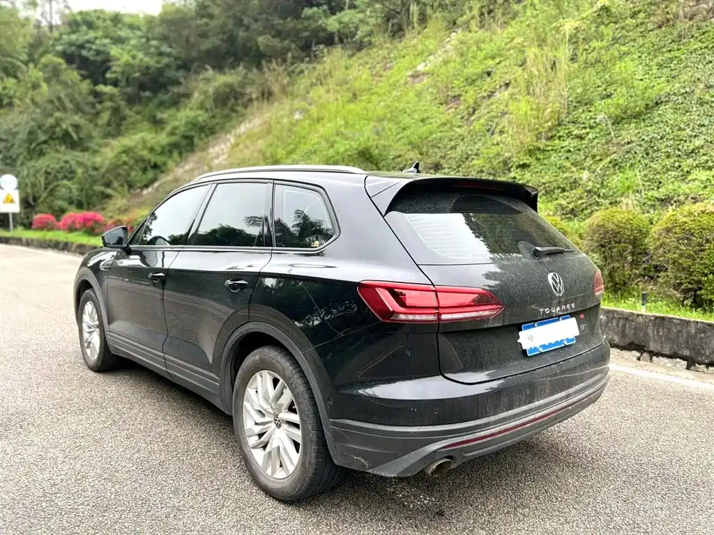 VOLKSWAGEN TOUAREG
