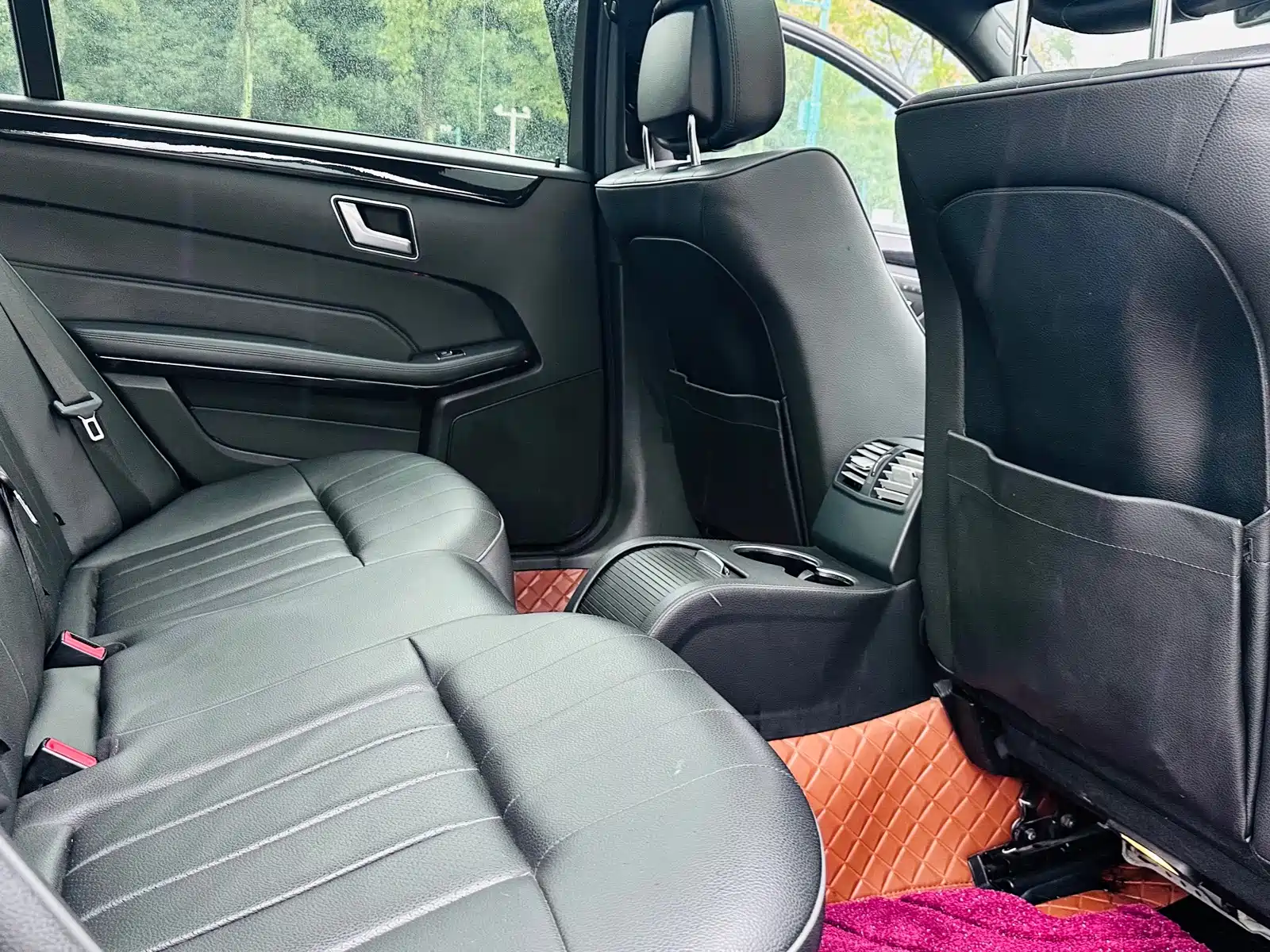 Фото 7 - Mercedes-Benz E-Class