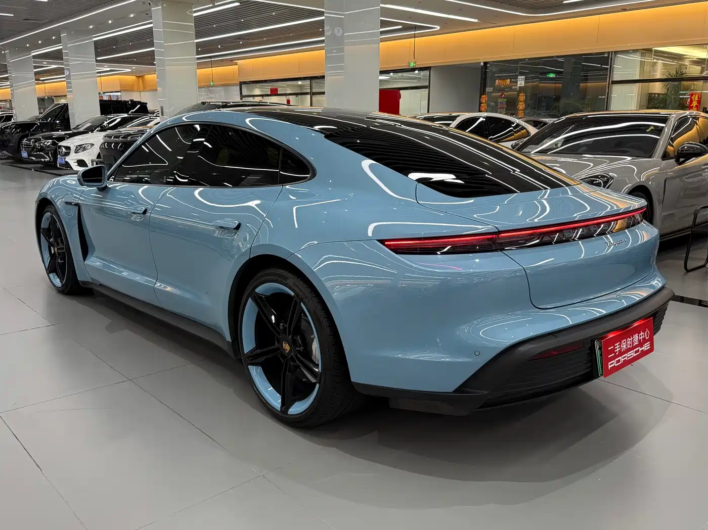 PORSCHE TAYCAN