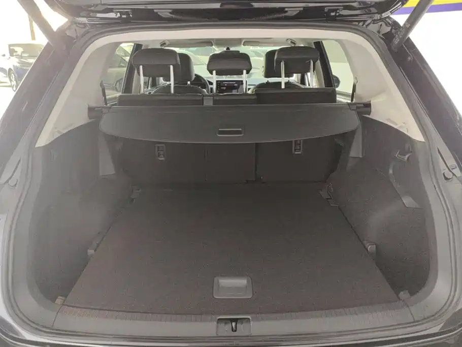 Volkswagen Tiguan L 2022 330TSI Auto 2WD R-Line Premium Edition фото 4