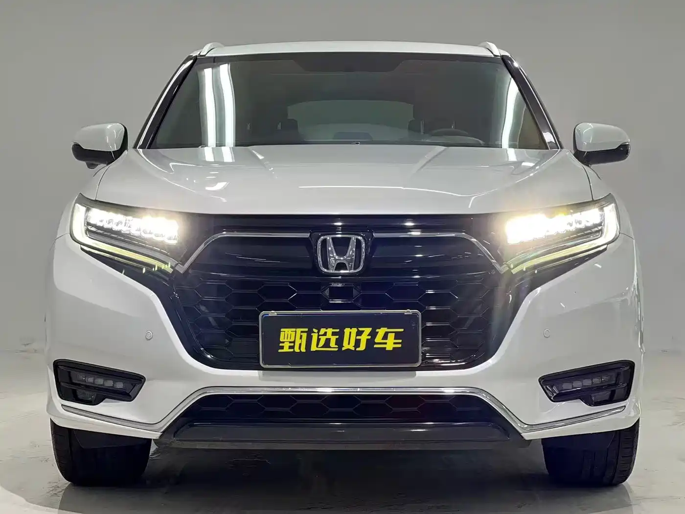 Фото 2 - Honda UR-V