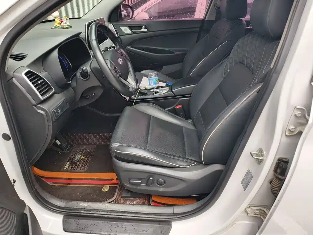 Фото 11 - Hyundai Tucson