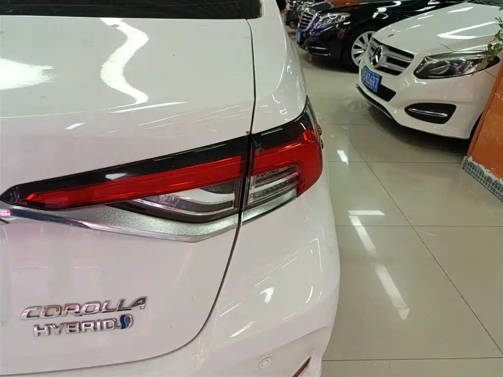 Toyota Corolla 2019 Hybrid 1.8L E-CVT GL-i Elite Edition фото 7