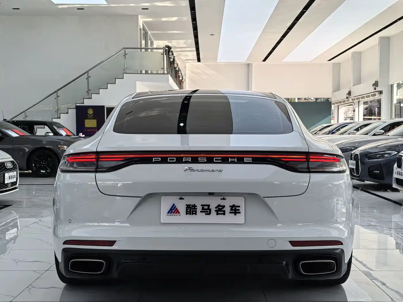 Фото 15 - Porsche Panamera