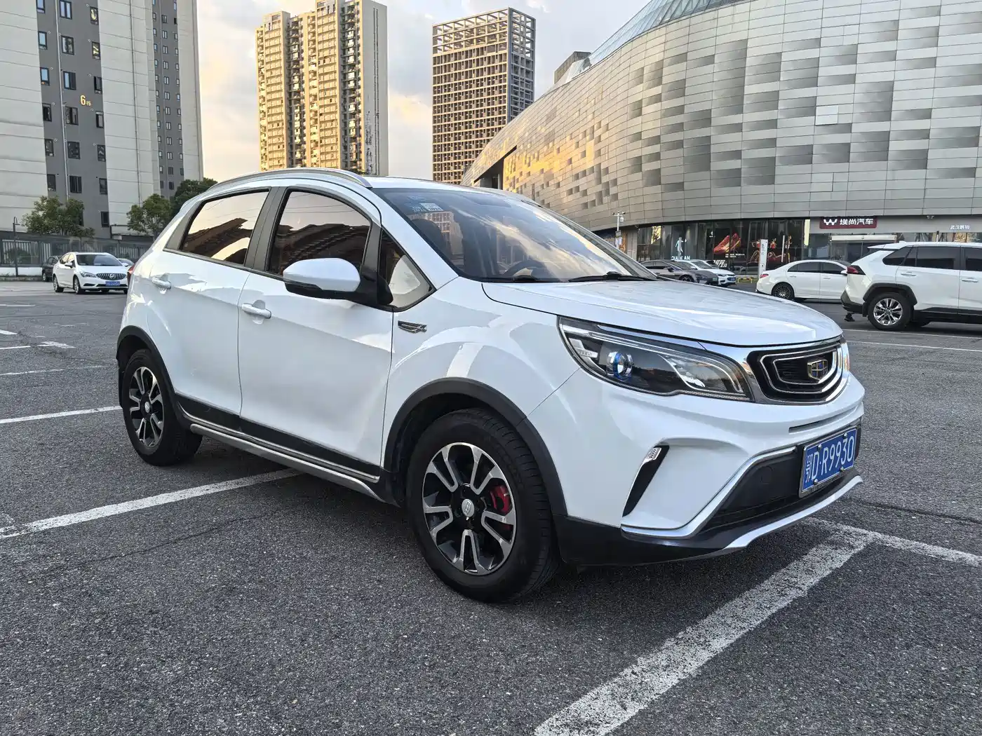 Фото 8 - Geely Vision X3
