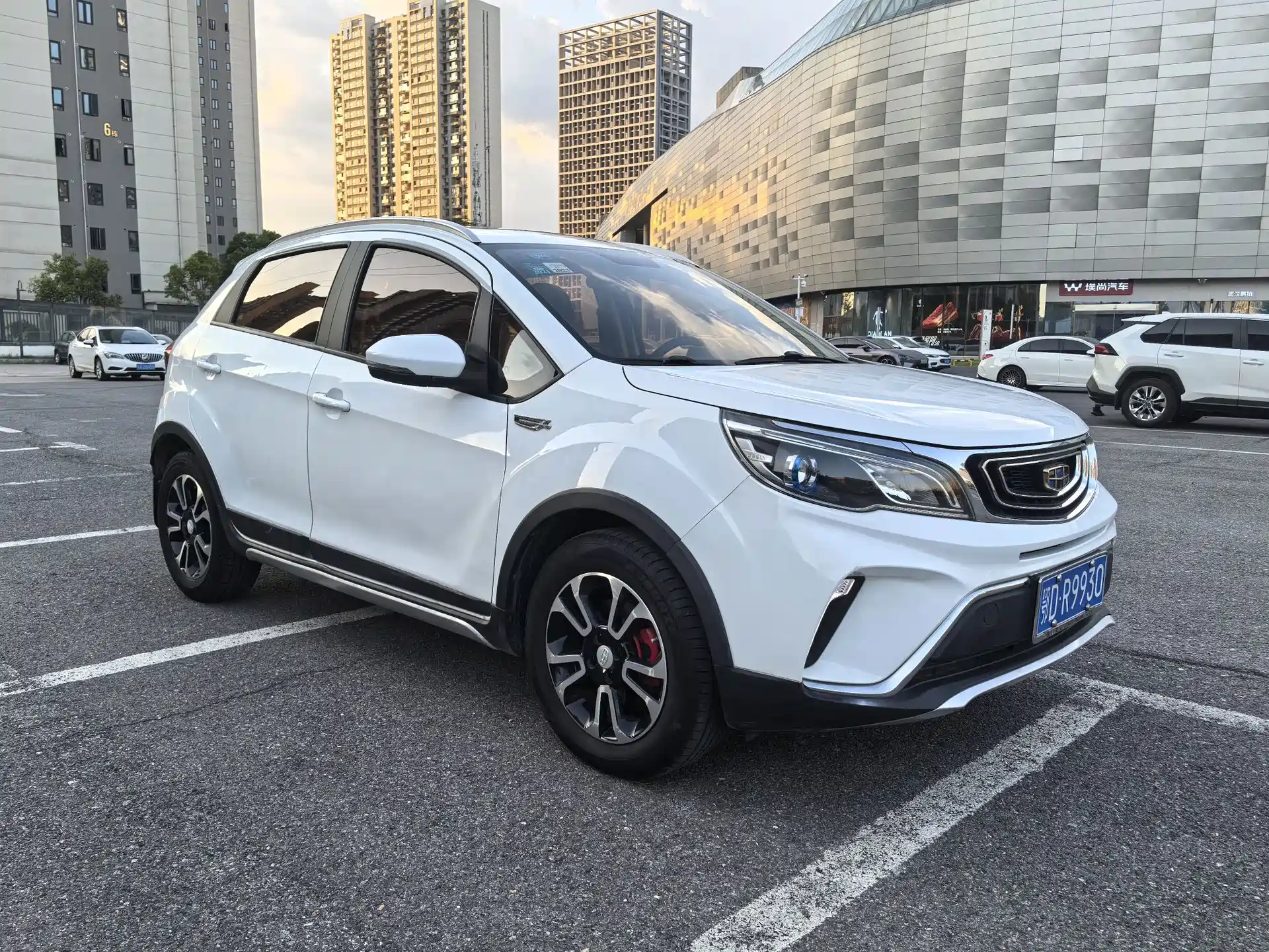 Фото 8 - Geely Vision X3