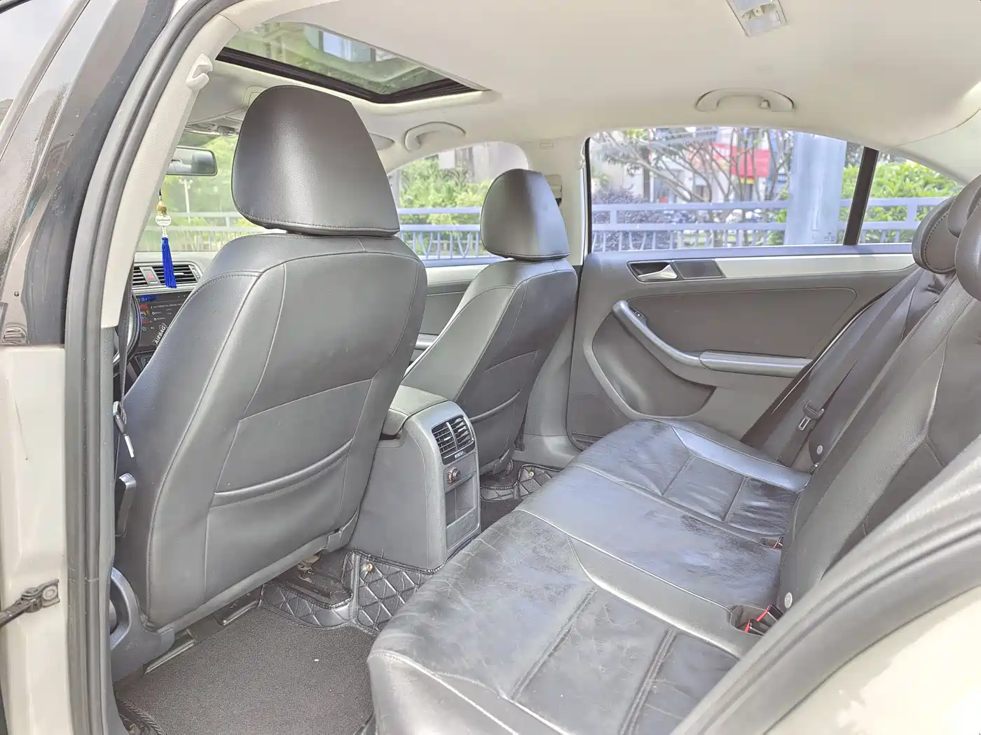 Volkswagen Sagitar 2014 Facelift 1.6L Automatic Comfort фото 9