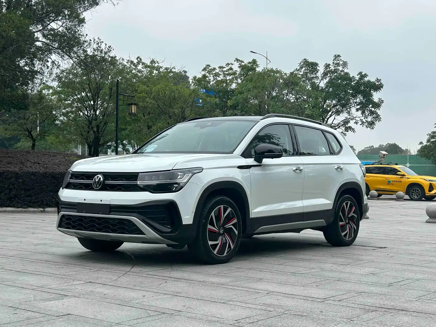 Volkswagen Tharu 2024 300TSI 2WD Moon Premium Edition