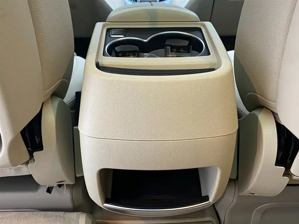 Mercedes-Benz V-Class 2022 V 260 Pilot Edition фото 28