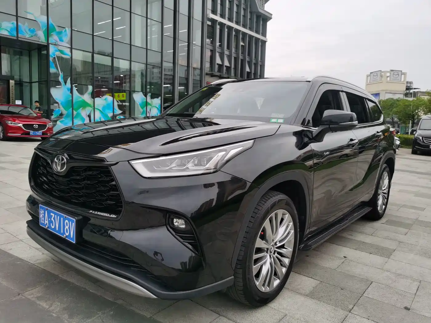 Toyota Highlander 2024 2.5L Smart Hybrid 2WD Premium 7-seater