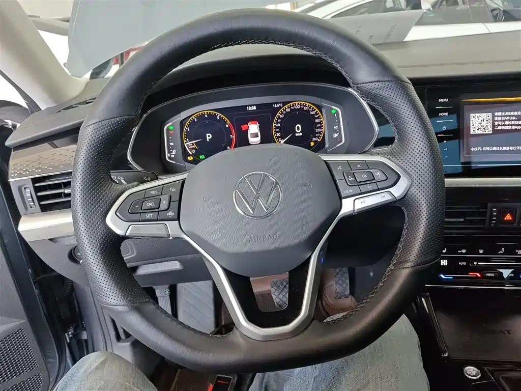 Volkswagen Passat 2022 330TSI Starlight Elite Edition фото 11
