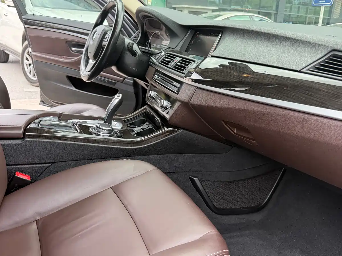 BMW 5 Series 2017 525Li Luxury Design Package фото 6