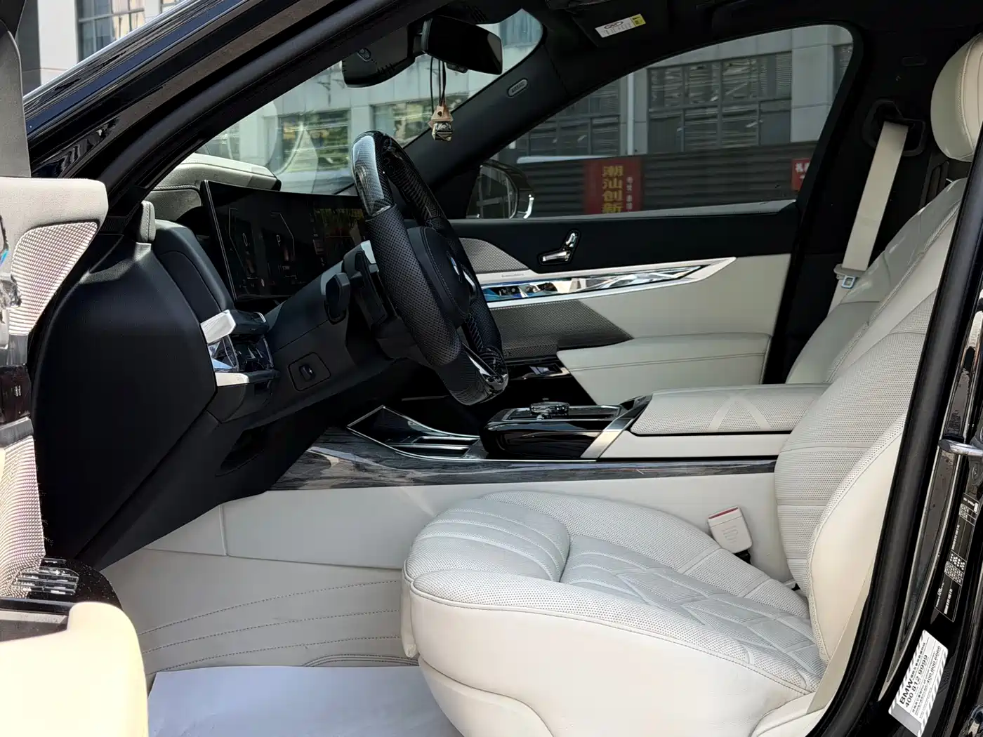 BMW 7 Series 2023 740Li Exclusive M Sport Package фото 8