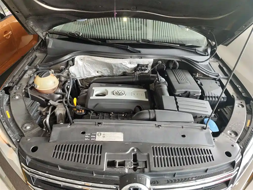 Volkswagen Tiguan 2015 2.0TSI Automatic 4WD Luxury фото 20