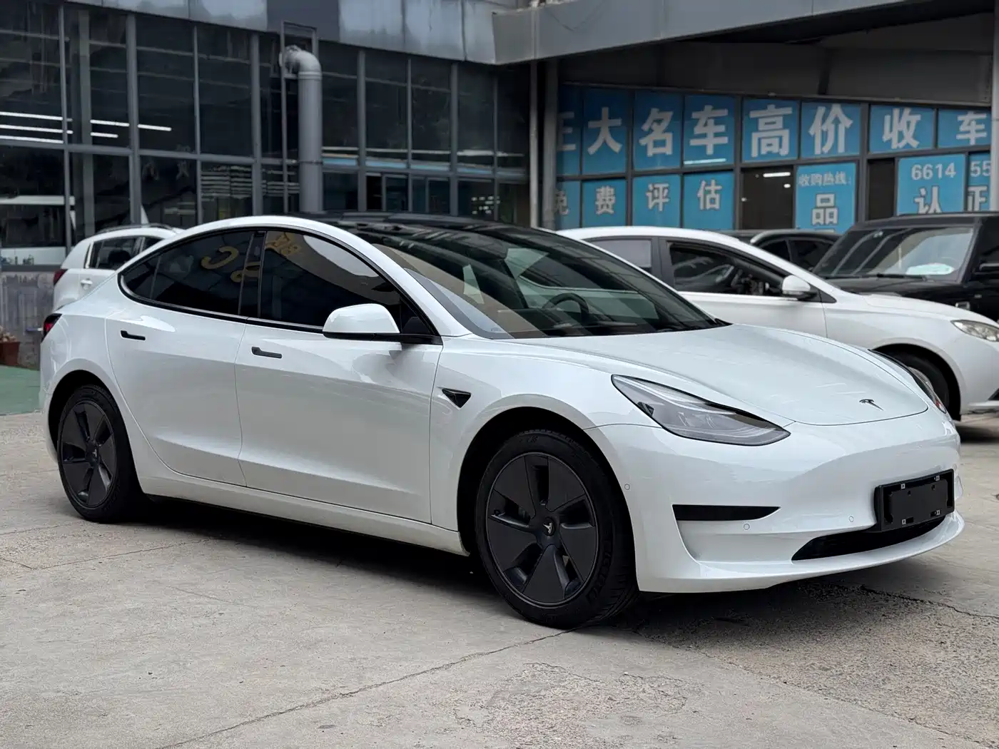 Фото 3 - Tesla Model 3