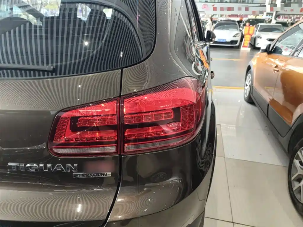 Volkswagen Tiguan 2015 2.0TSI Automatic 4WD Luxury фото 8