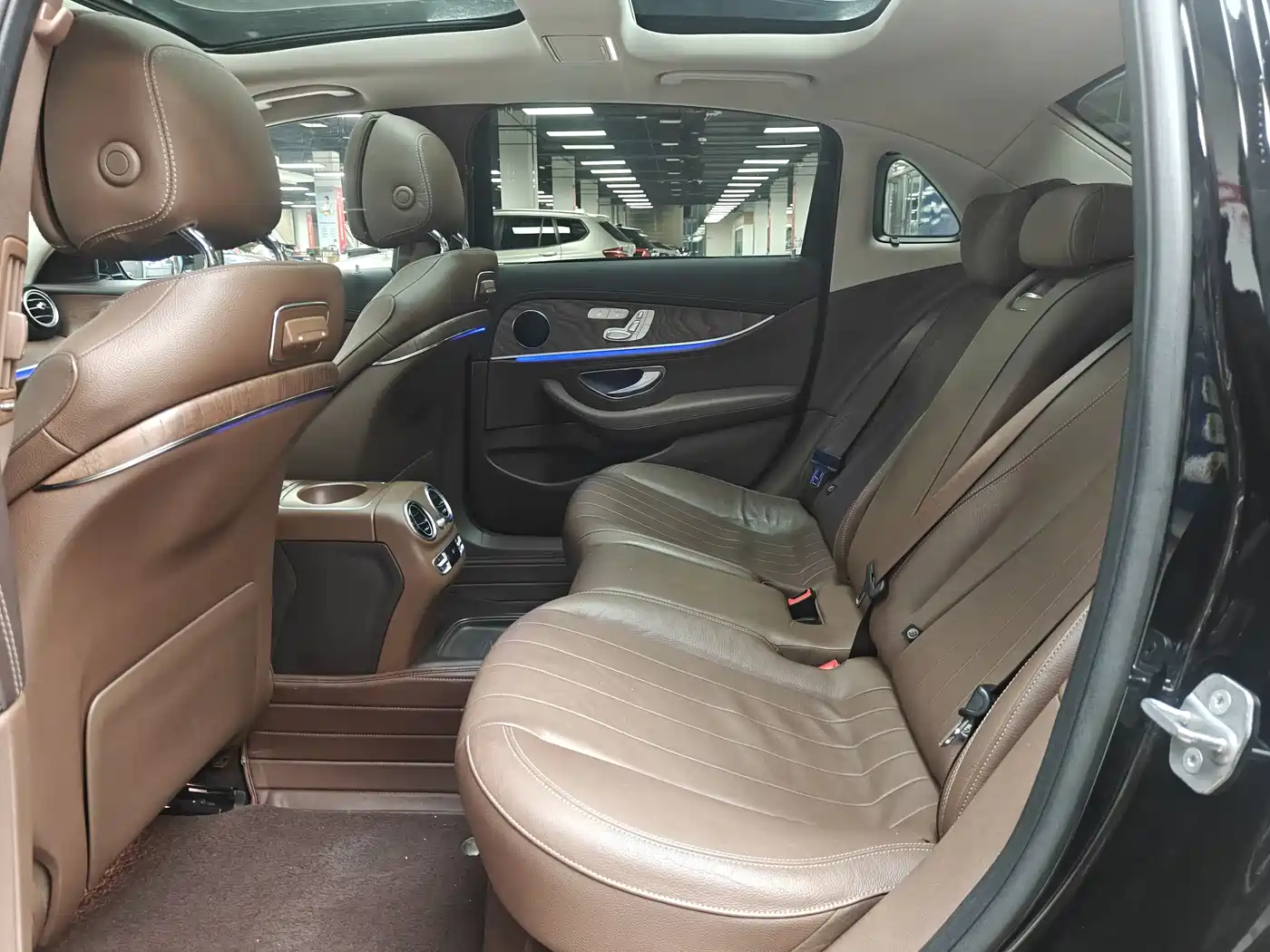 Mercedes-Benz E-Class 2017 Model E 320 L 4MATIC фото 9