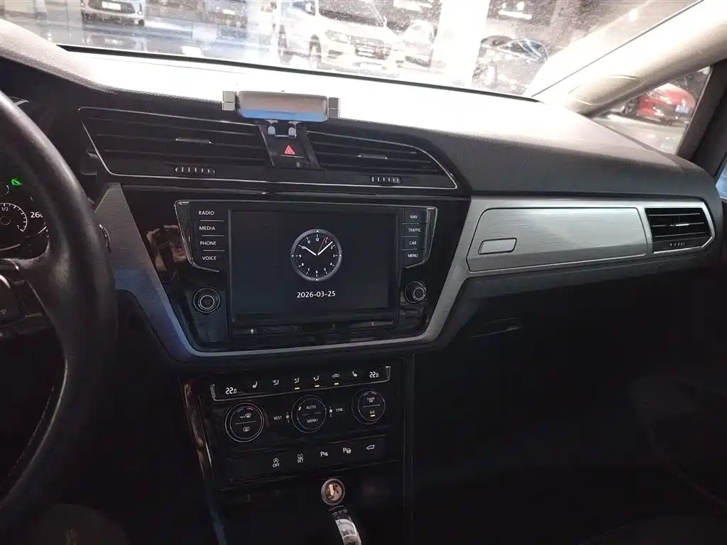 Volkswagen Touran 2018 Touran L 280TSI DSG Luxury 7-seater фото 13