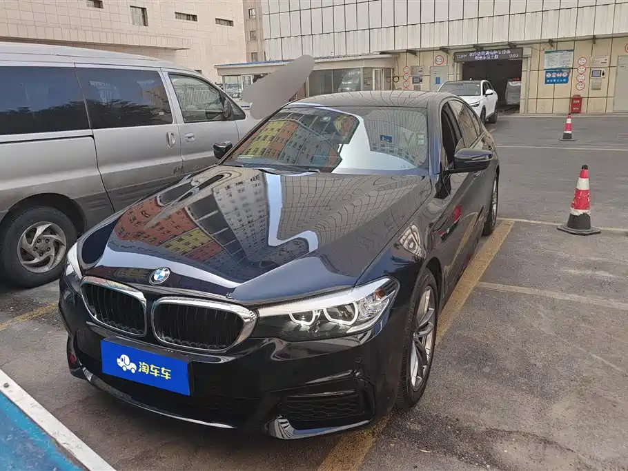 BMW 5 Series (Import) 2018 525i M Sport Package фото 2