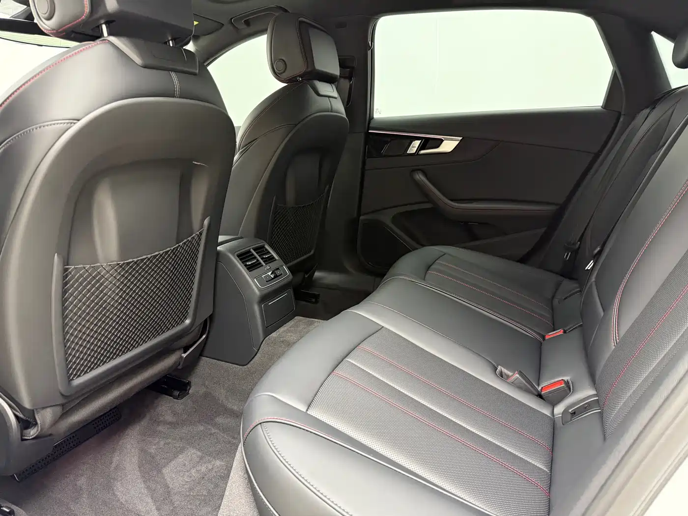 Audi A4L 2025 2025 2 Million Celebration Edition 40 TFSI Luxury Dynamic