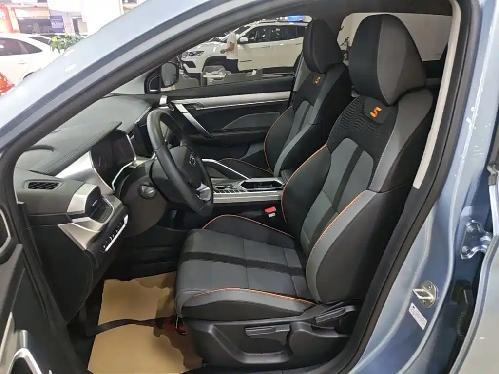 Фото 15 - Geely Coolray