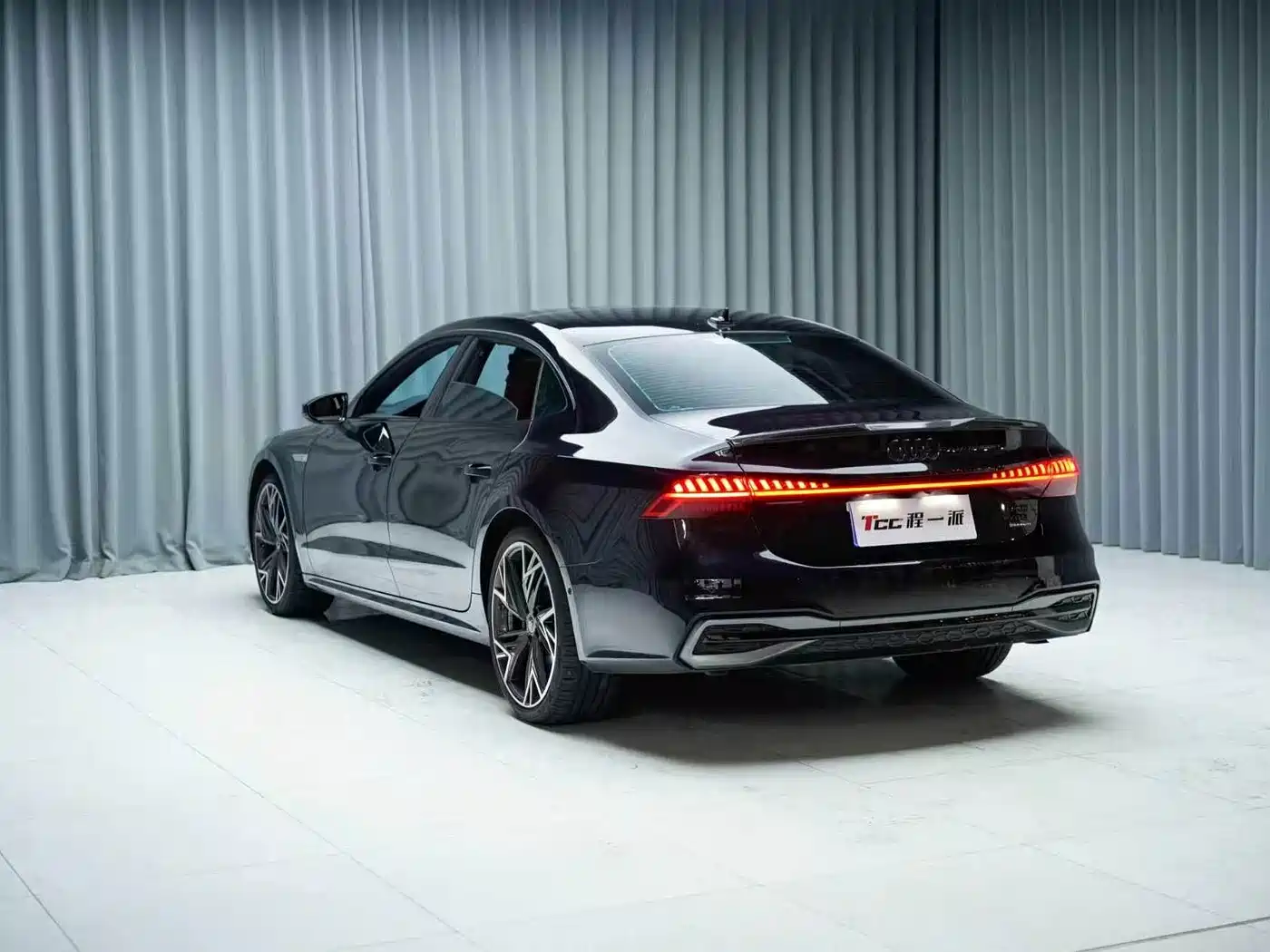 Audi A7L 2025 2024 45 TFSI quattro S-line Black Warrior Edition