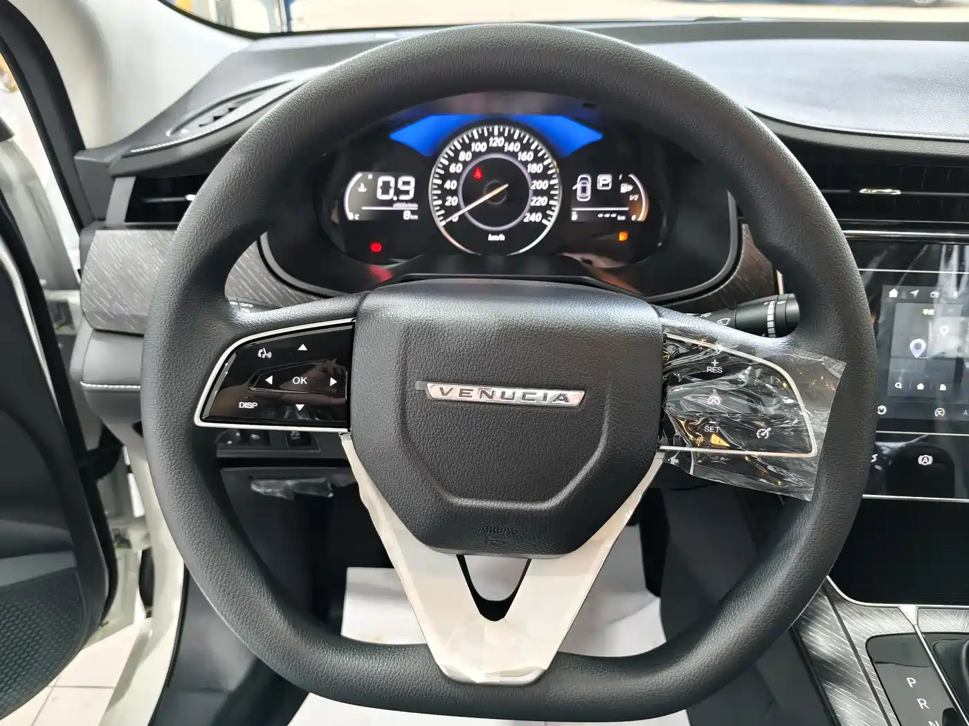 Venucia D60 2026 2023 PLUS 1.6L XL CVT Joy Leader Edition