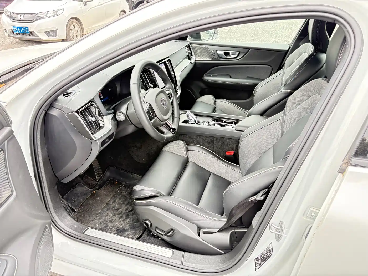 Volvo S60 2024 2024 B5 R-Design Sport Edition