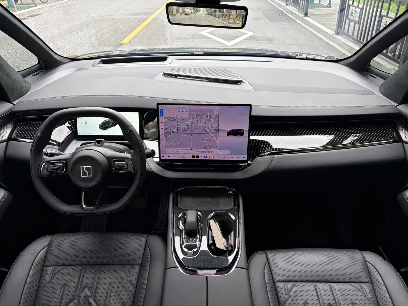 ZEEKR 009 2025 2024 6-seat Executive AWD 108kWh