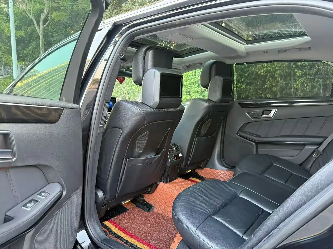 Mercedes-Benz E-Class 2013 E 300 L Fashion Luxury фото 6