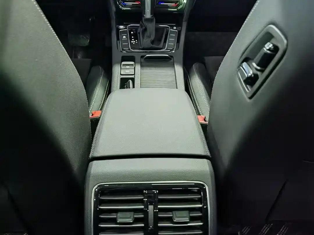 Volkswagen Magotan 2023 Model 2 Million Commemorative Edition 330TSI DSG Luxury фото 9
