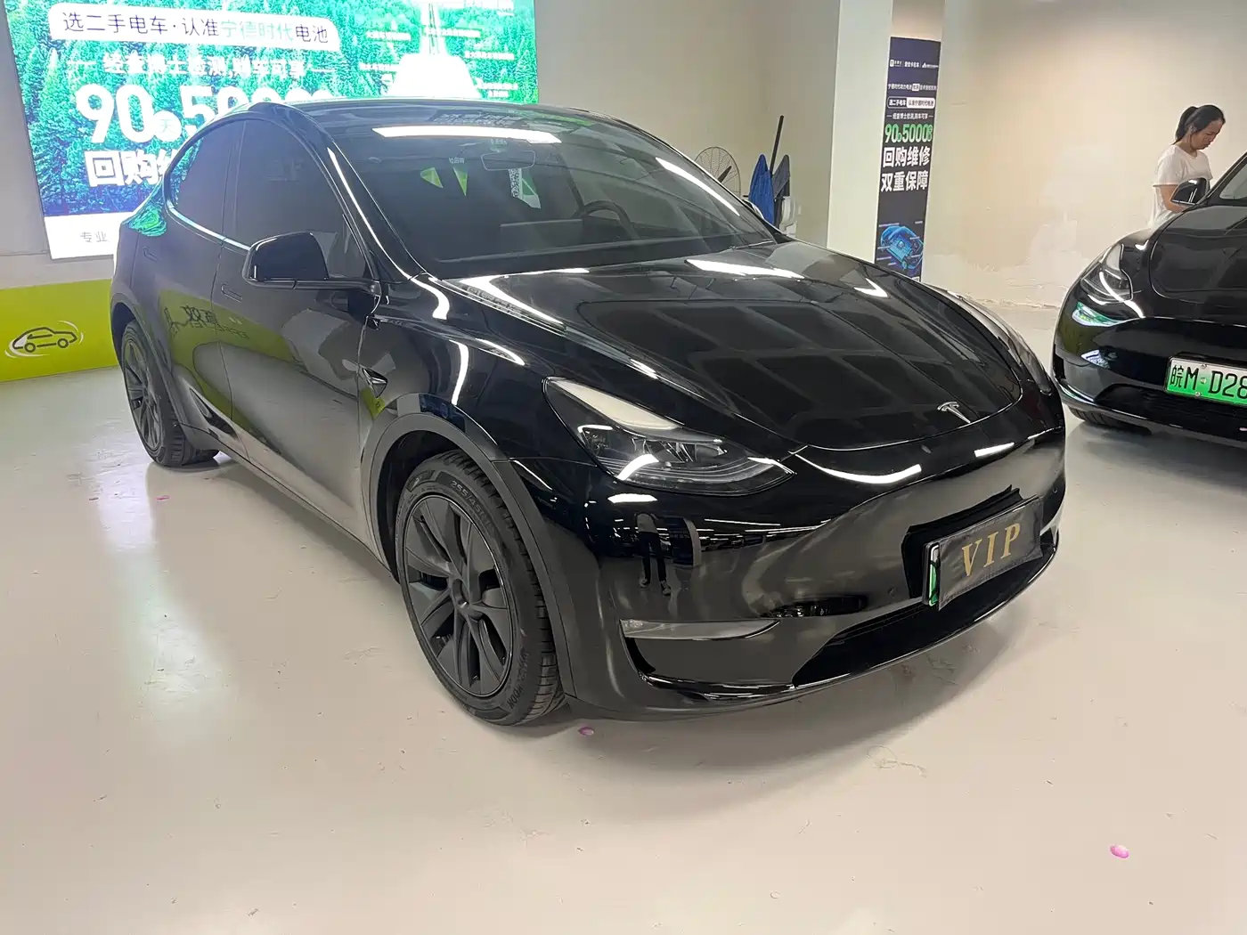 TESLA MODEL Y