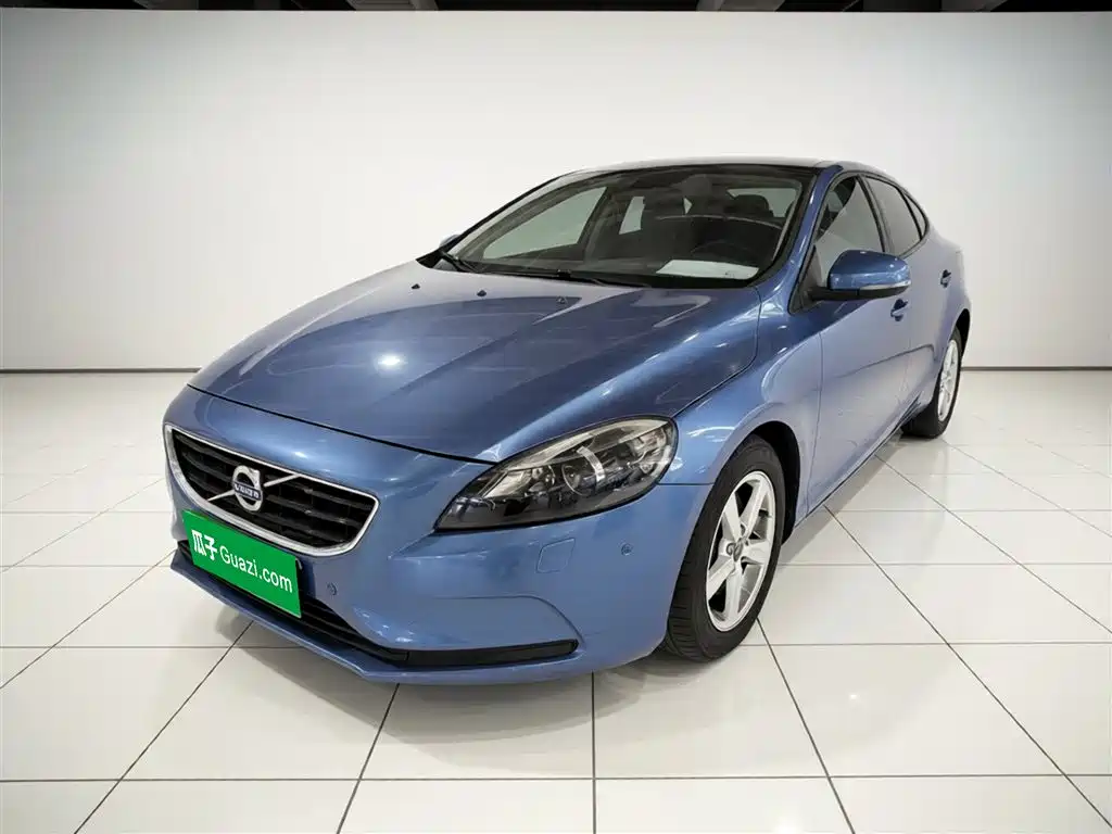 Фото 2 - Volvo V40